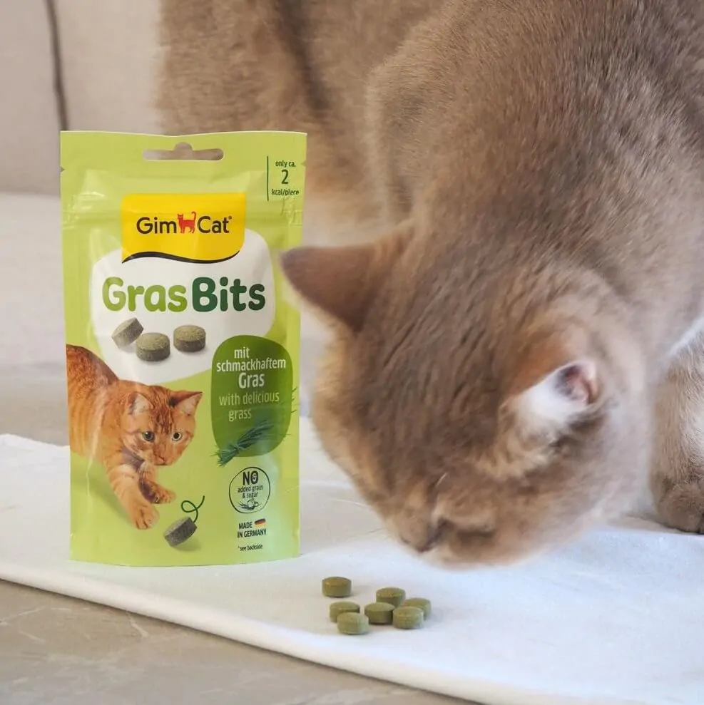 Ласощі для котів таблетки з травою GimCat GrasBits 65 шт, 40 г
