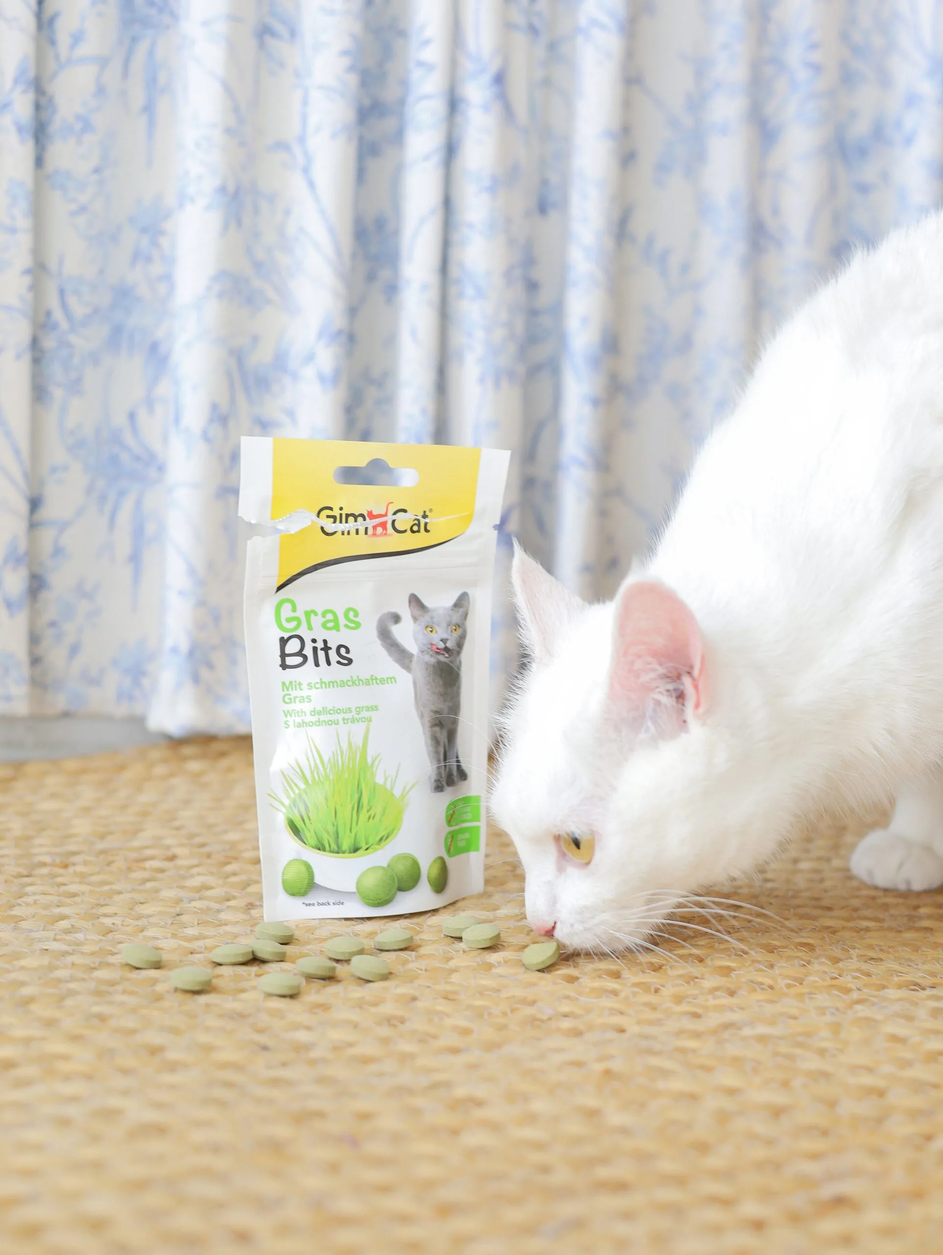 Ласощі для котів таблетки з травою GimCat GrasBits 65 шт, 40 г